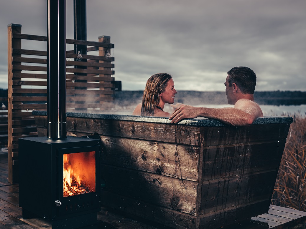 badewanne Nobel - black marble - Holzofen - couple